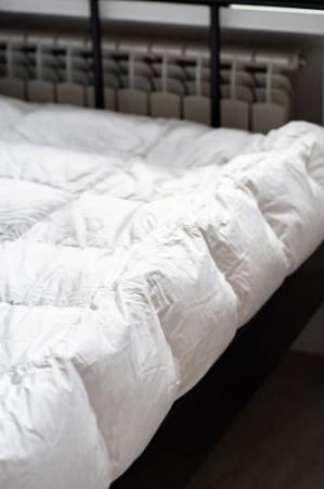 ПУХОВАЯ ПЕРИНКА (НАМАТРАСНИК НА РЕЗИНКЕ) «ВИКТОРИЯ», 90X200 СМ ПУХОВАЯ ПЕРИНКА (НАМАТРАСНИК НА РЕЗИНКЕ) «ВИКТОРИЯ», 90X200 СМ